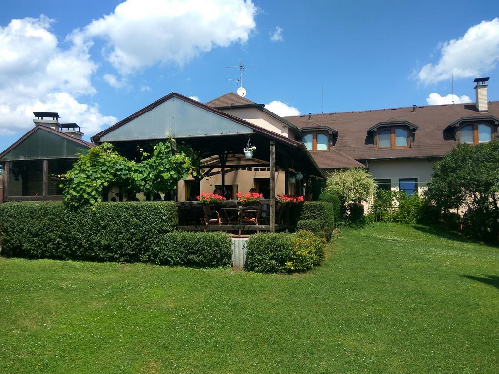 Pension & Restaurant Silma With Wellness Rychvald 외부 사진